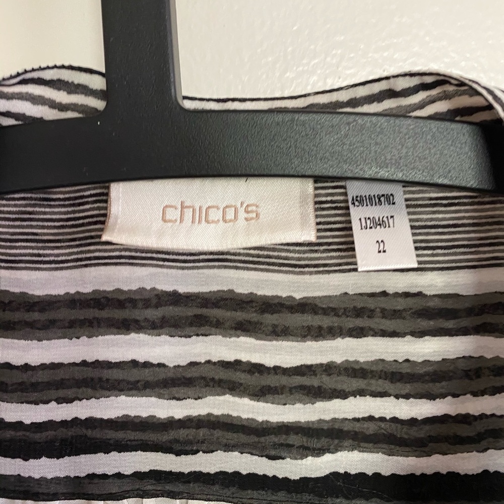 patterned Chico’s tunic blouse - Picture 2 of 3